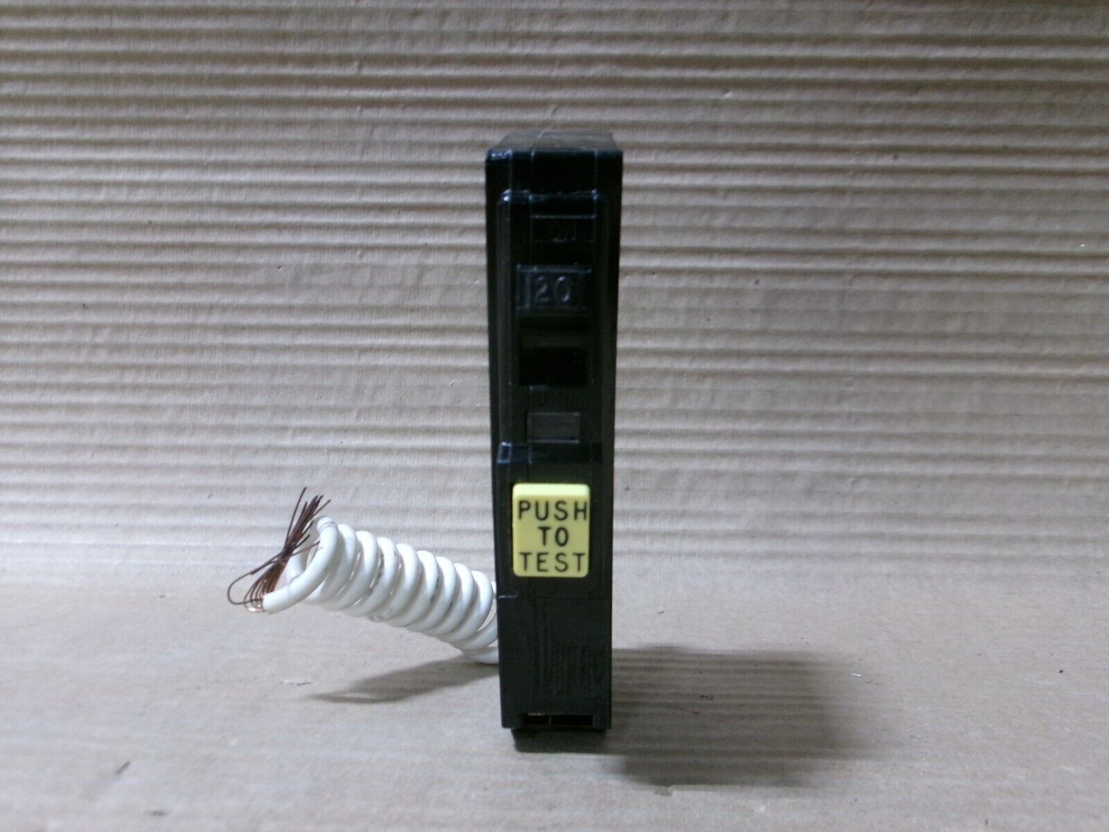 SQUARE D QOB120GFI 1 Pole 20 Amp 120V Circuit Breaker Yellow