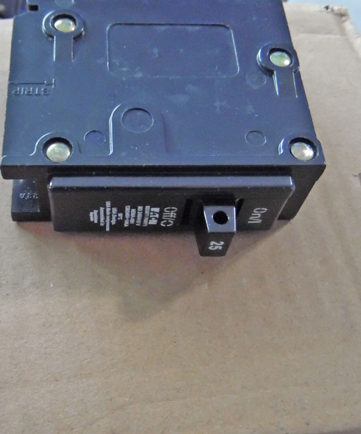 2 New Eaton HQP1025R3 25A 1 Pole 240/415V AC Type HQP Quicklag Circuit Breakers