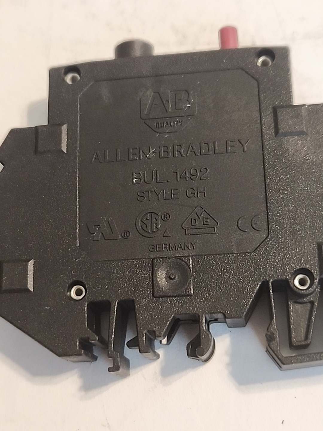 ALLEN BRADLEY 1492-GH015 MINIATURE CIRCUIT BREAKER 1.50A 250VAC 1 POLE