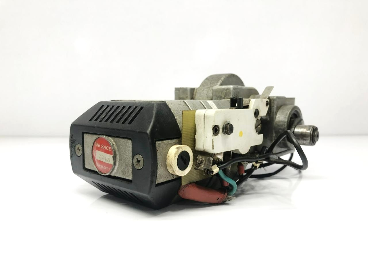 ABB SACE F1 SERIES 200-250V MECHANISM MOTOR FOR ABB F1 CIRCUIT BREAKER S/N:3348