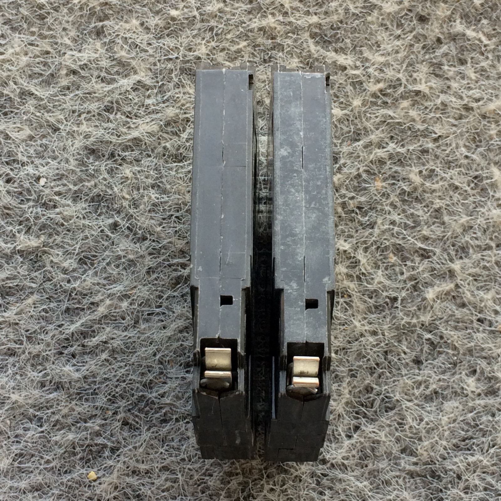LOT OF 2 THQP120-GE 20A AMP 1P POLE 10kA@120/240V PLUG ON THIN BREAKER