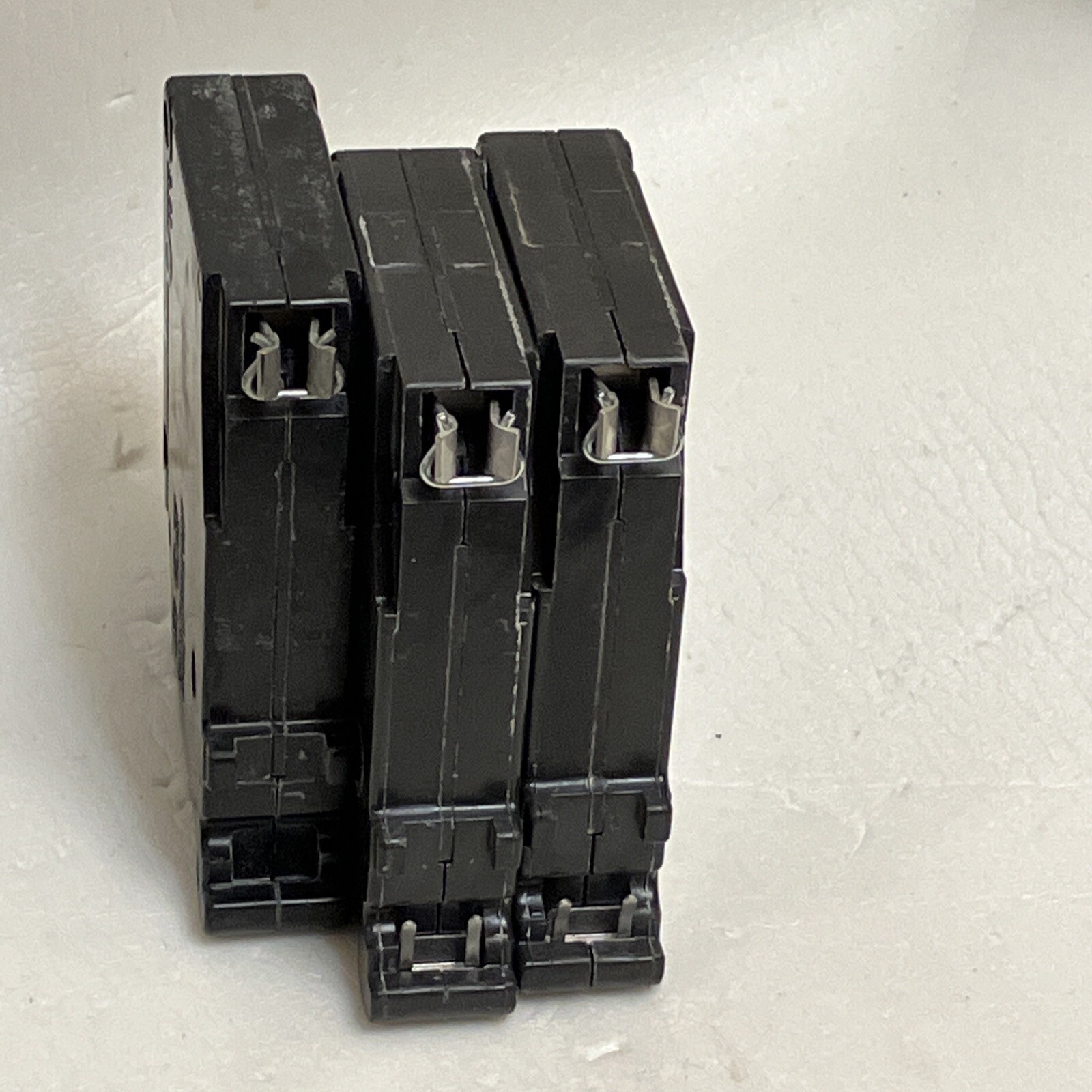 Eaton CHT2020 Circuit Breaker Twin TANDEM (Two 1 pole) CH2020 Used
