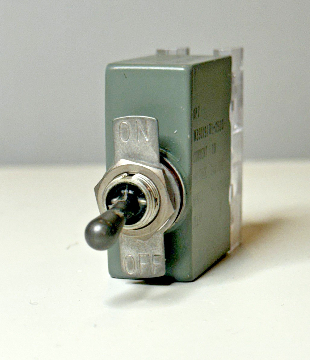 Sensata / Airpax AP7 MIL-SPEC Circuit Breaker M39019/01-250S