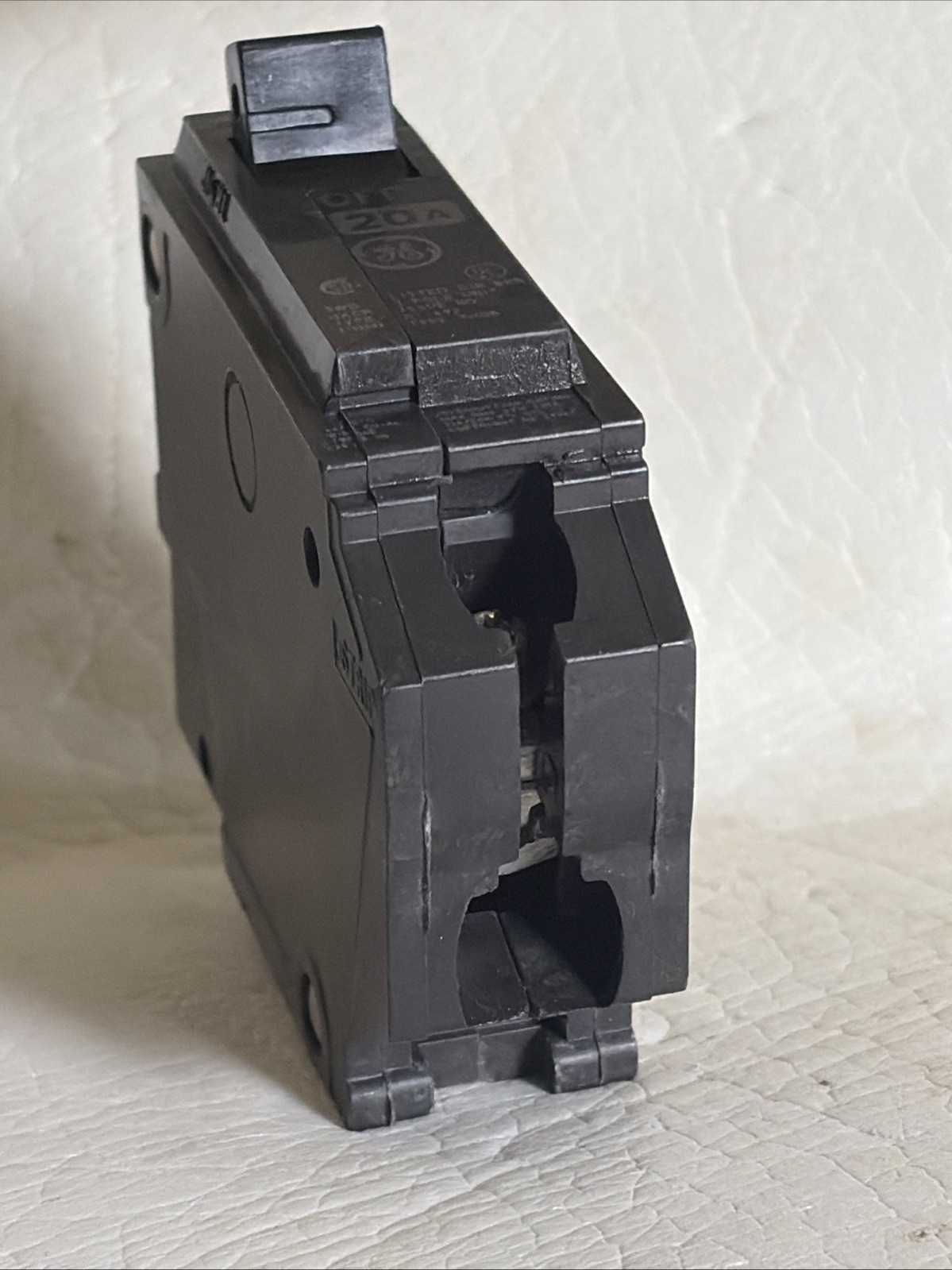 GE THQB1120 CIRCUIT BREAKER 20 AMP 120/240V 1P BOLT ON New Style Take Outs Nice