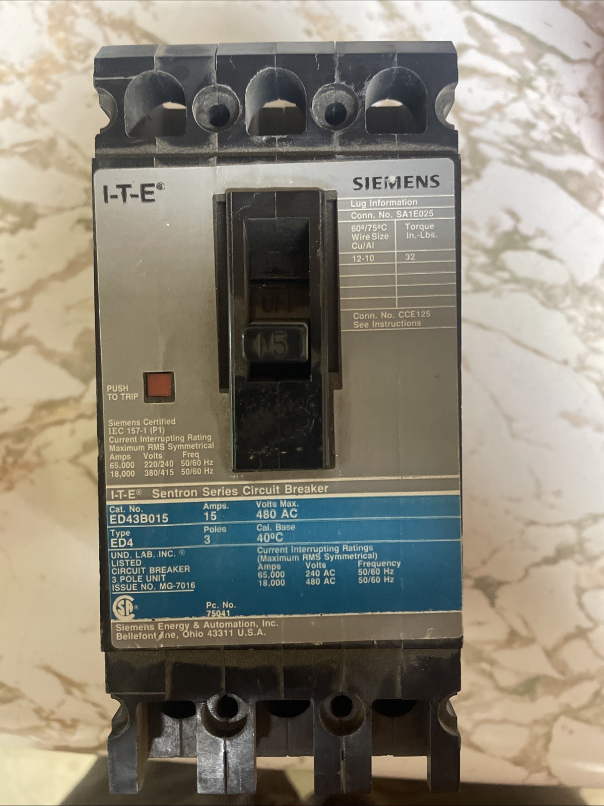 Siemens I-T-E Sentron Series ED43B015 circuit breaker.