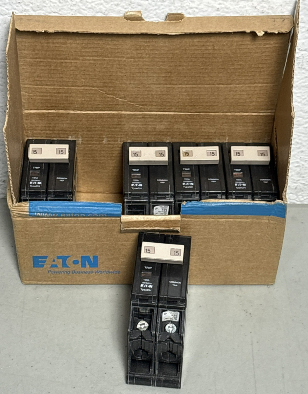 EATON CHF215 (Pack of 5) Circuit Breakers 15 AMP 2 Pole Type CH *NEW BOX OF 5*