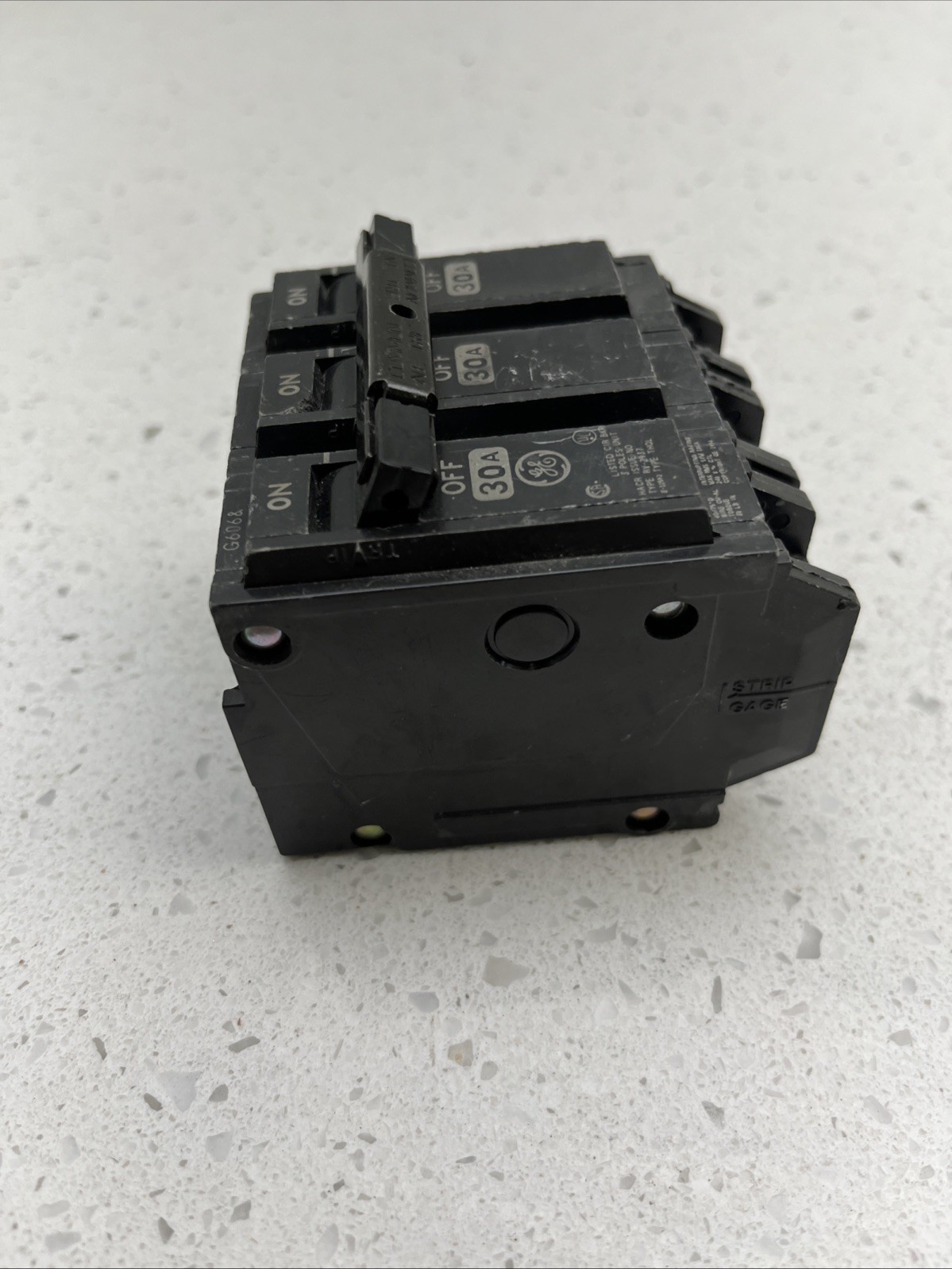 GENERAL ELECTRIC THQL32030 30A 3Pole 250VAC