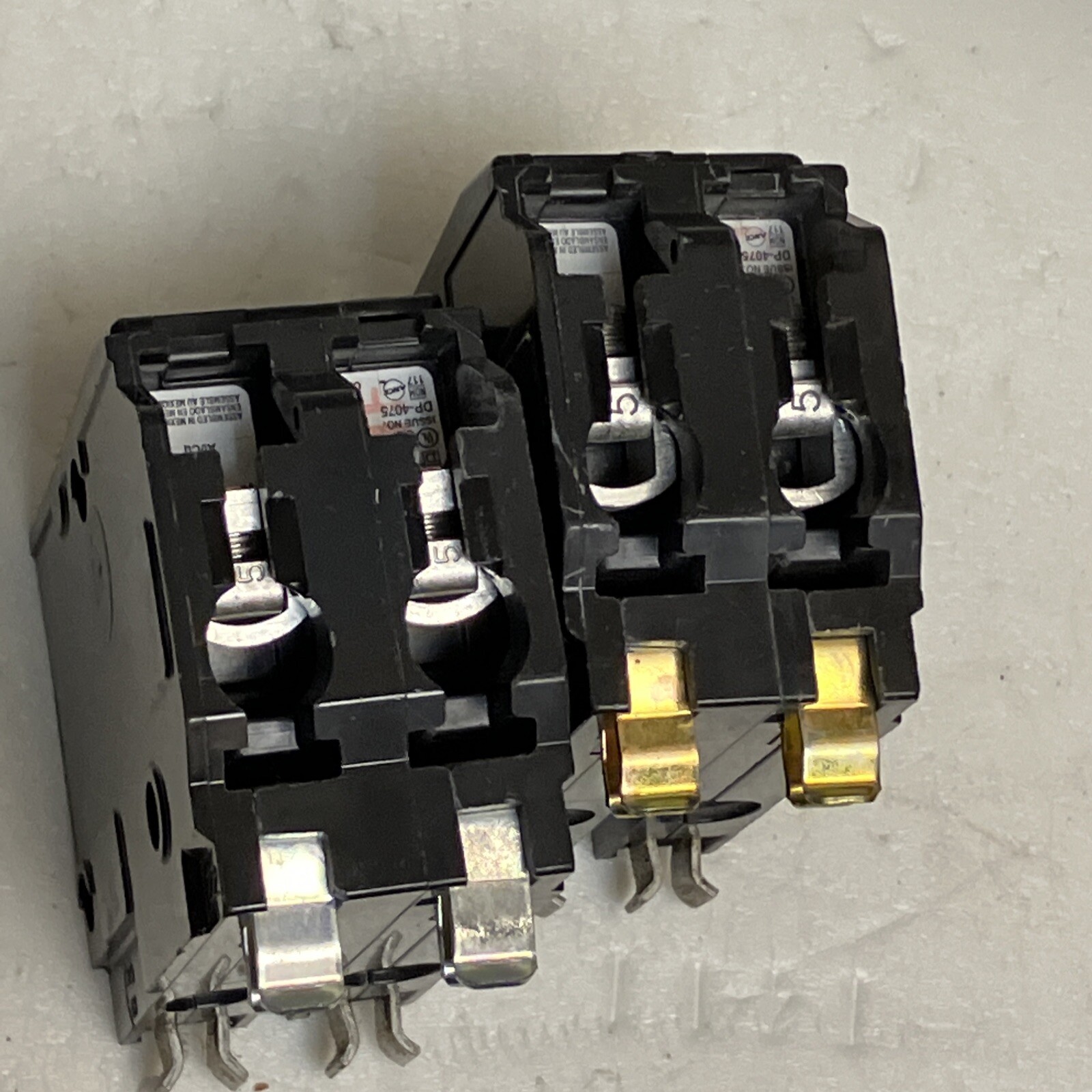 Square D QO240 40 Amp 2 Pole Yellow “D” QO Plug-in Circuit Breaker 120/240 USED