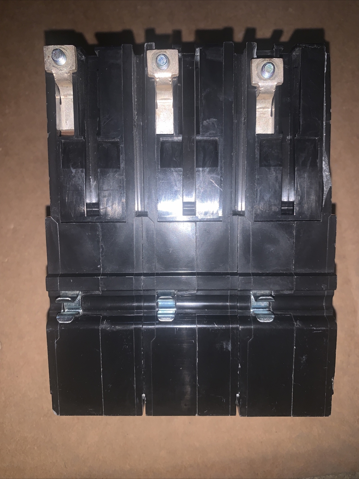 Square D QOB3150VH / 150A / 3 Pole 240V Circuit Breaker Flawed Chipped