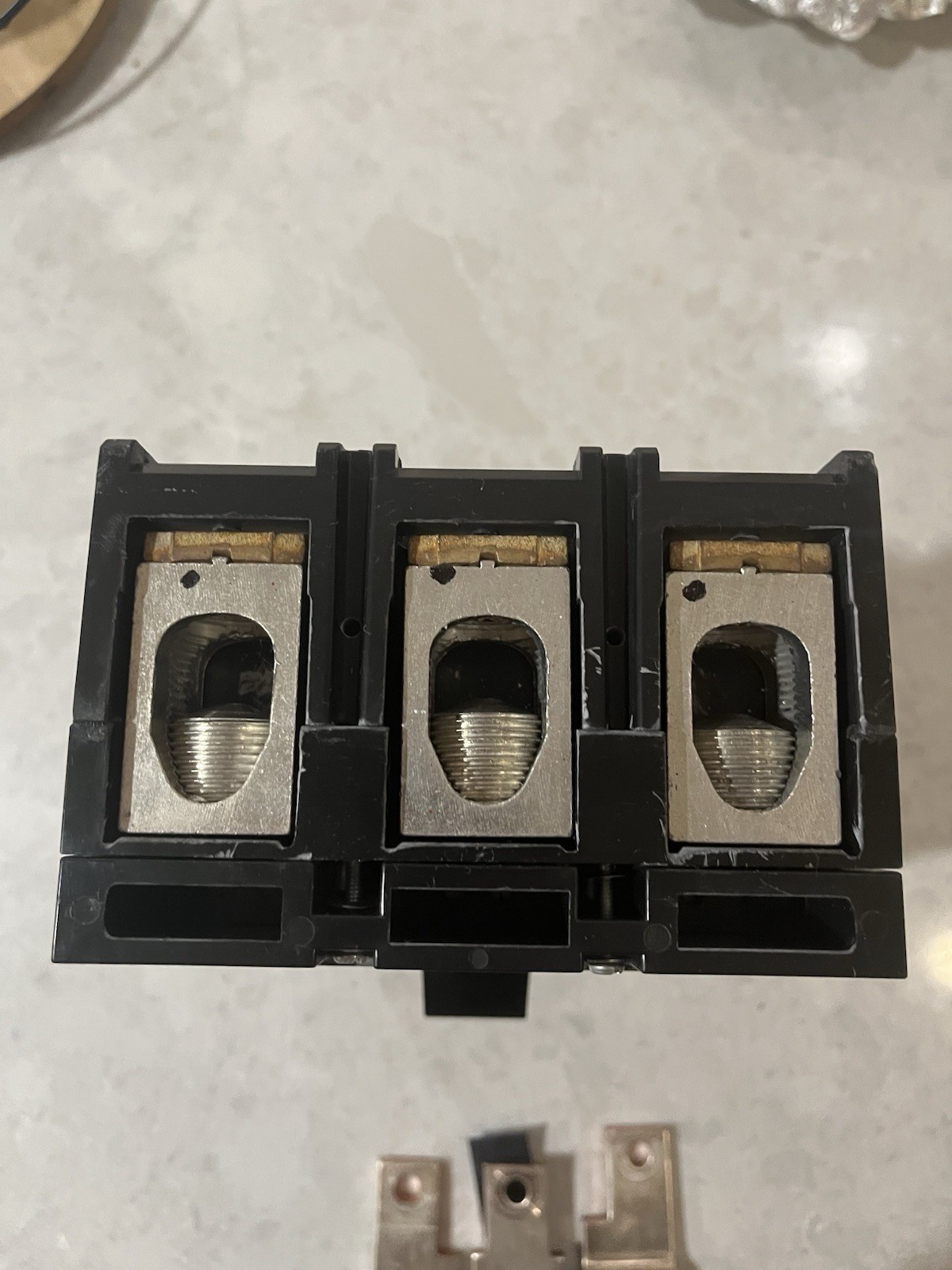 Square D LAL36400MB 400A Circuit Breaker 3P 600V WITH Eaton KPRL4KDS Bus Bars