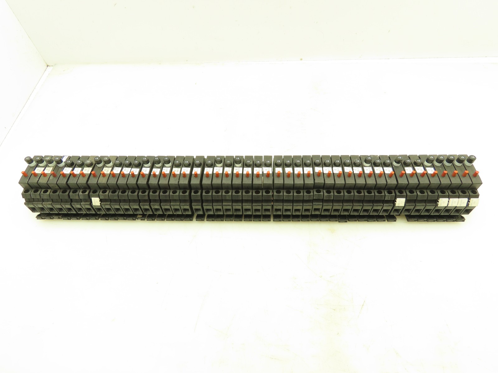 Allen Bradley 1492-GH015 Din Rail 1.5A Circuit Breaker Ser B 250V Lot of 45