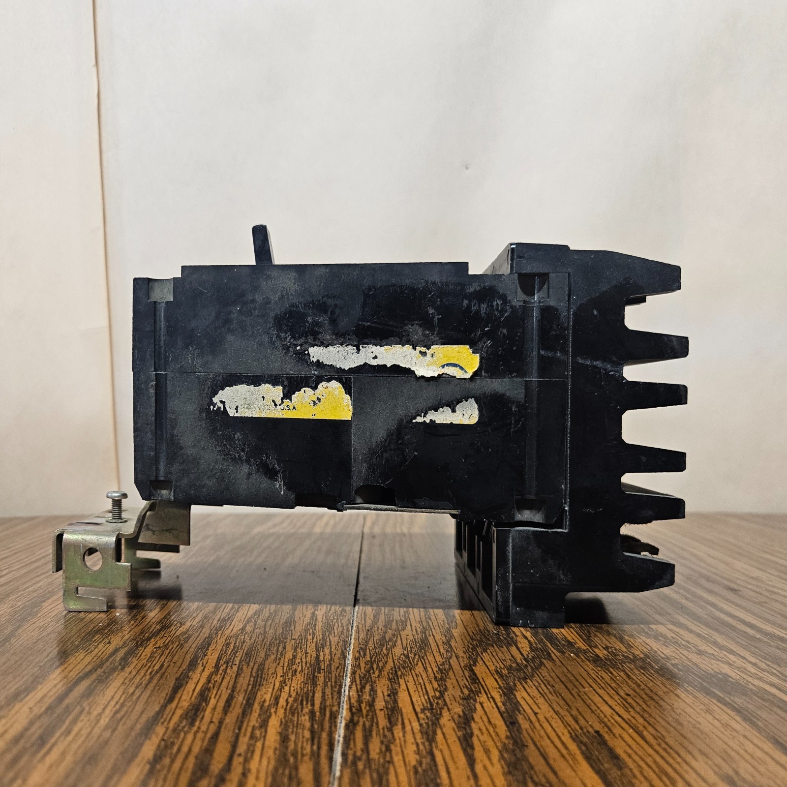 Square D FA36100 3 Pole, 100 A, 240VAC/250VDC Circuit Breaker