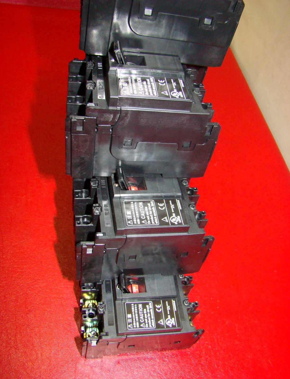 FUJI ELECTRIC FA E.L CIRCUIT BREAKER EG33AC 5A 10A 30A 40A 50A 100/200VAC 3 Pole