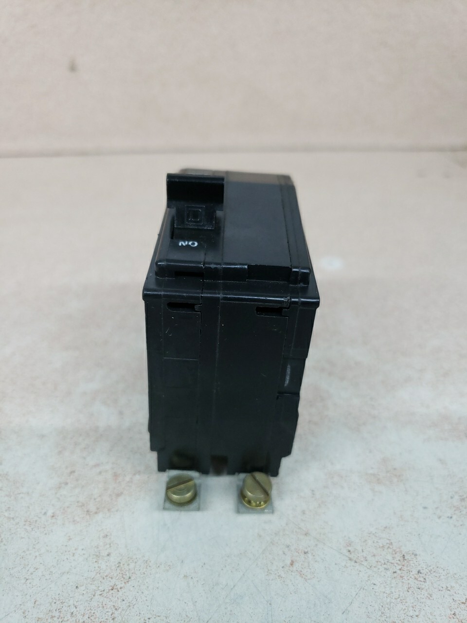 Square D QOB220 120/240 Vac 20Amp Circuit Breaker 10KA B#