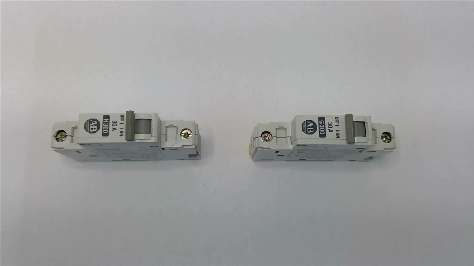 Allen Bradley 1492-CB1 H 300 Circuit Breaker 30A W/ Allen Bradley 1492-CB1 G 300