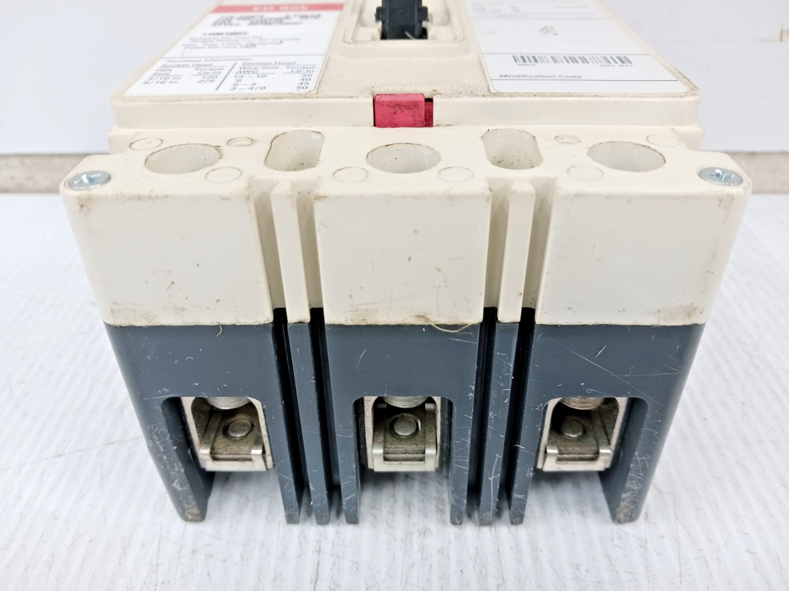 Eaton / Cutler-Hammer 175 Amp Circuit Breaker 3 Pole 240 VAC ED3175 *Flaw*