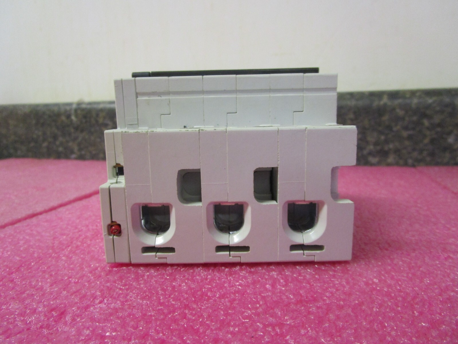 Siemens 5SX63 C63 Circuit Breaker, 400-440V 3-Pole