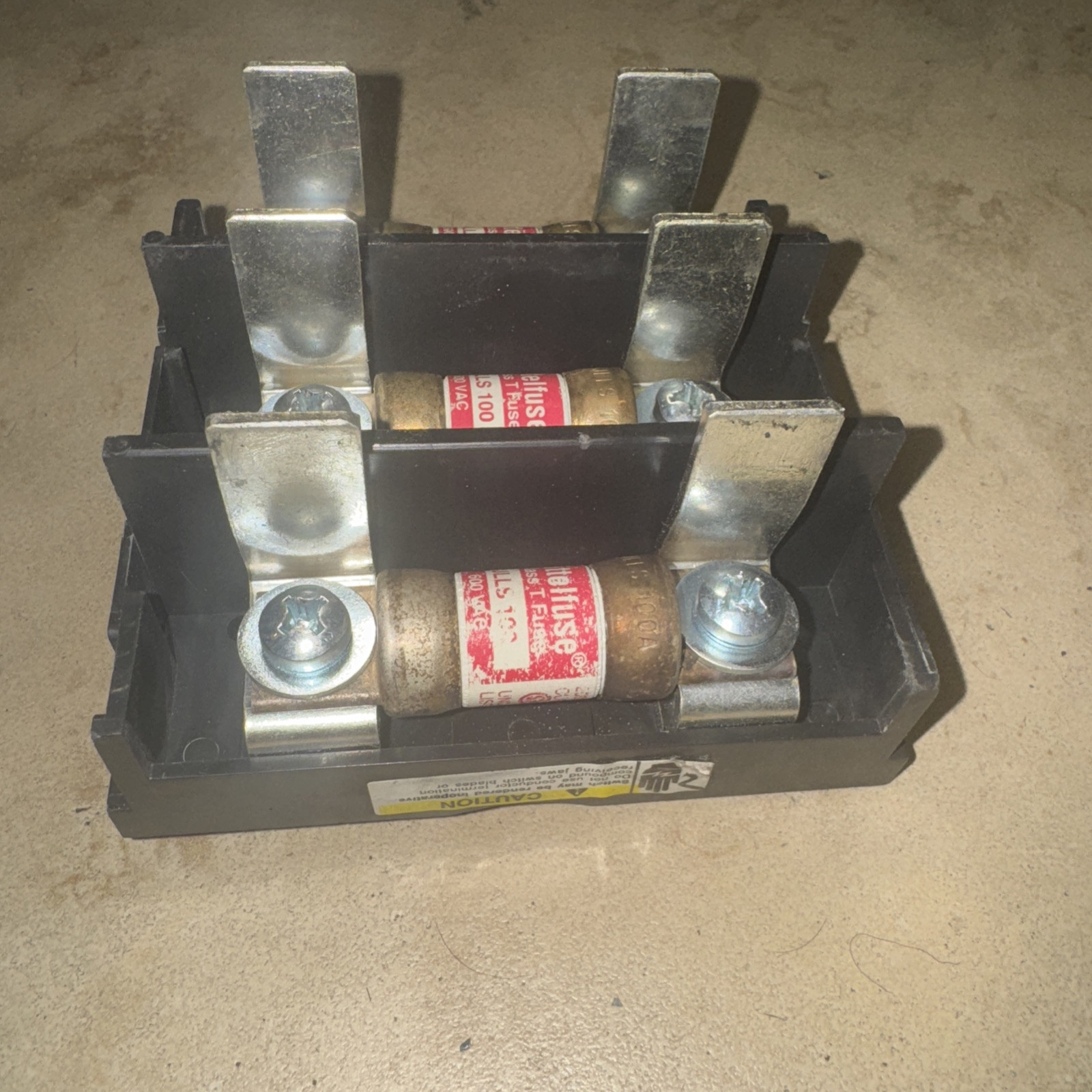 SIEMENS PULLOUT TFP363 100 AMP 480 VOLTS 3 POLE INCLUDED FUSES.