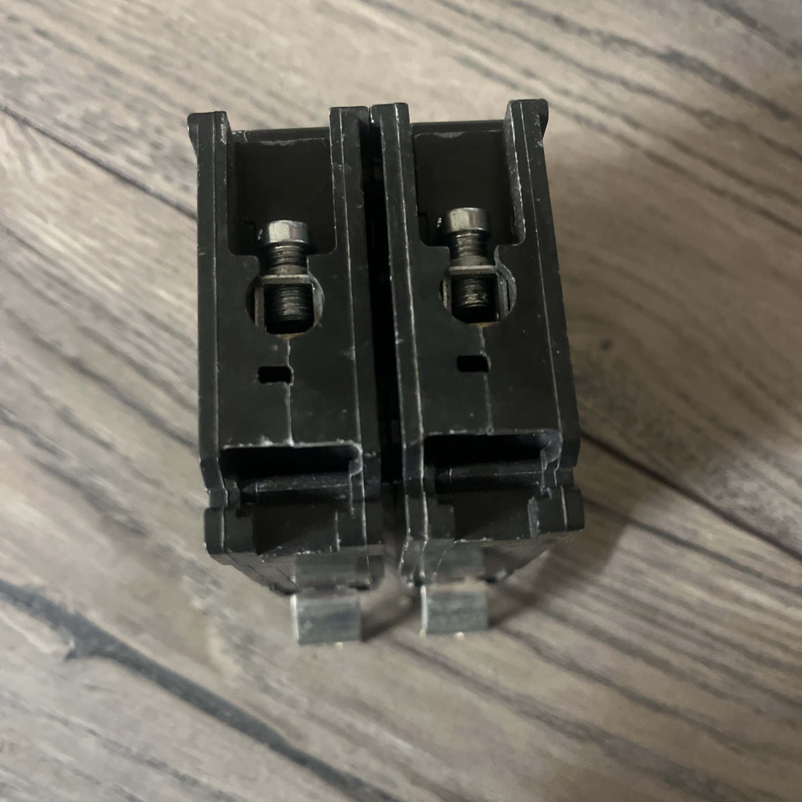 Westinghouse QBHW2020 20 Amp 2 Pole Circuit Breaker Eaton Quicklag Bolt 240VAC