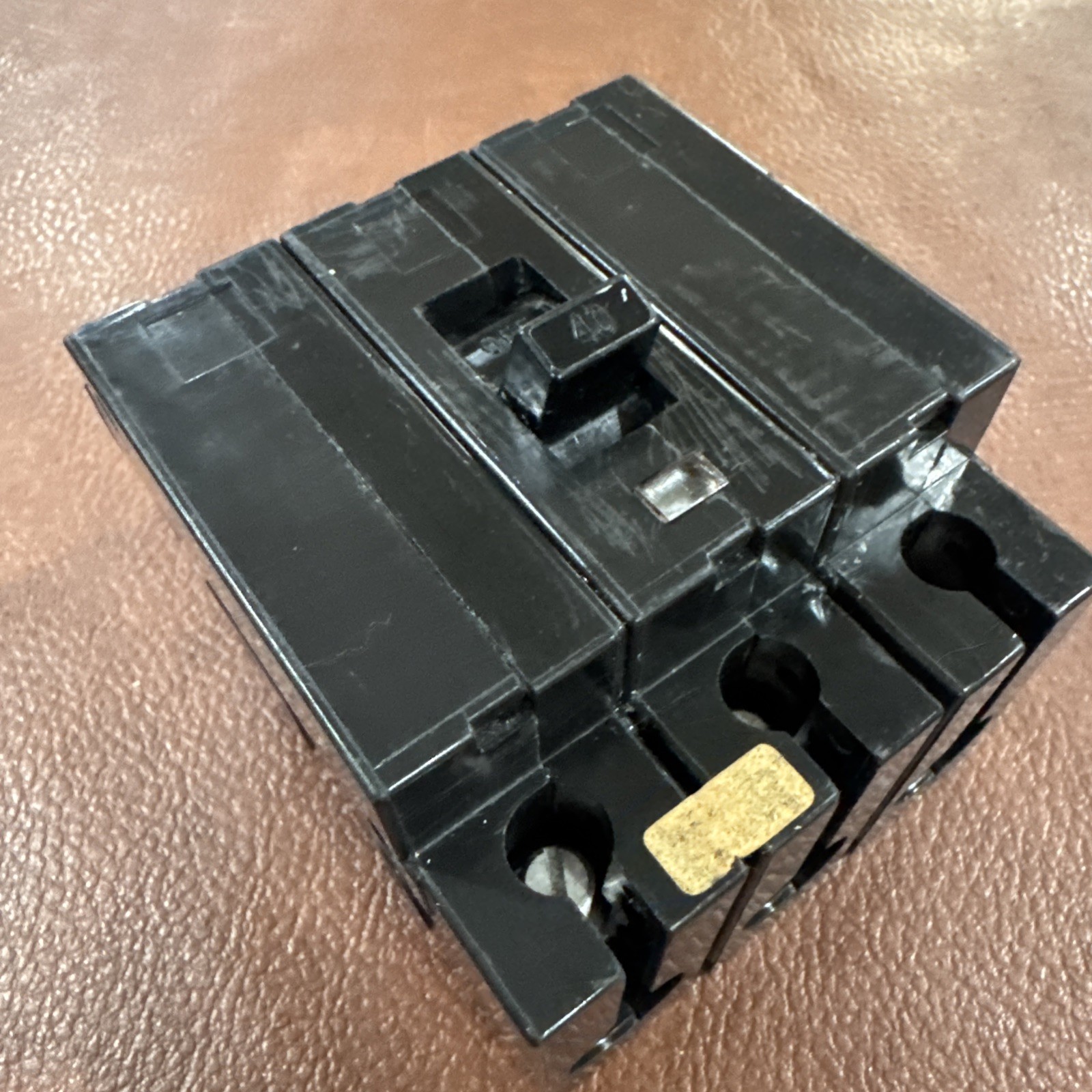 Square D EHB34040 40 AMP 480/277 VOLT 3 POLE CIRCUIT BREAKER 3P 40A