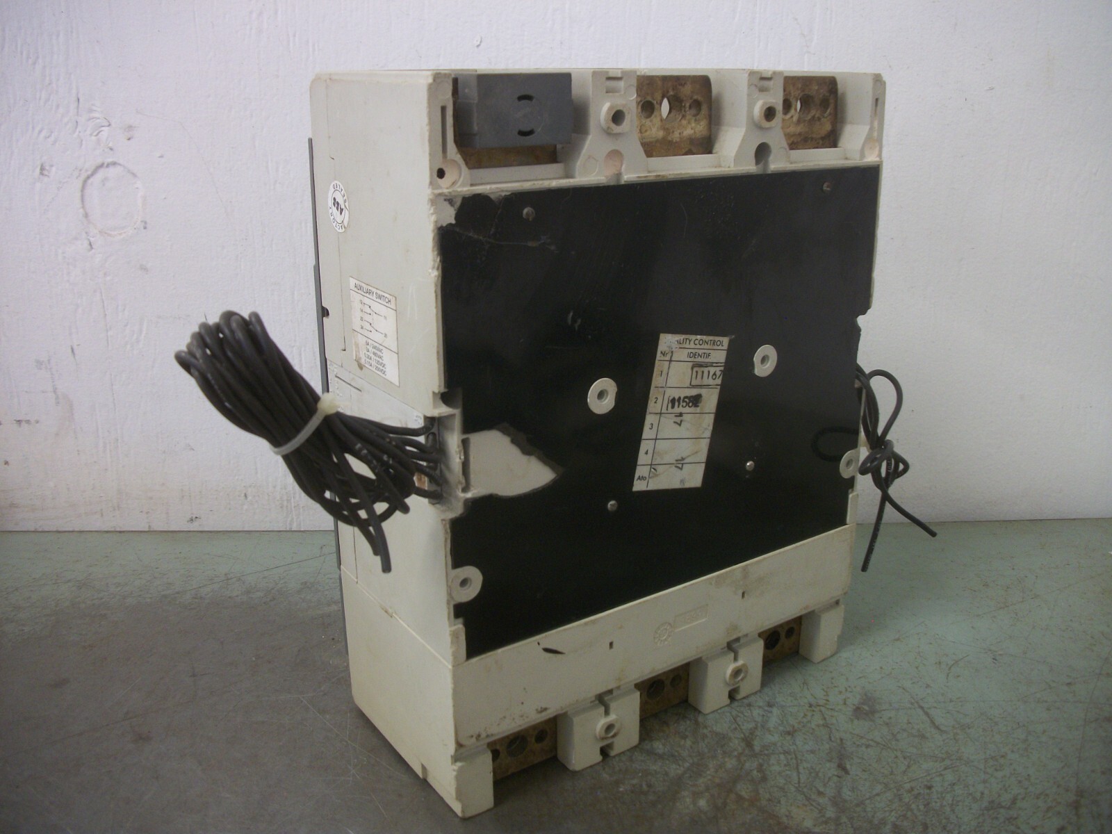 ABB SACE S6 S6N CIRCUIT BREAKER AA00494504 600AMP 600VOLT 3POLE W/SHUNT&AUX