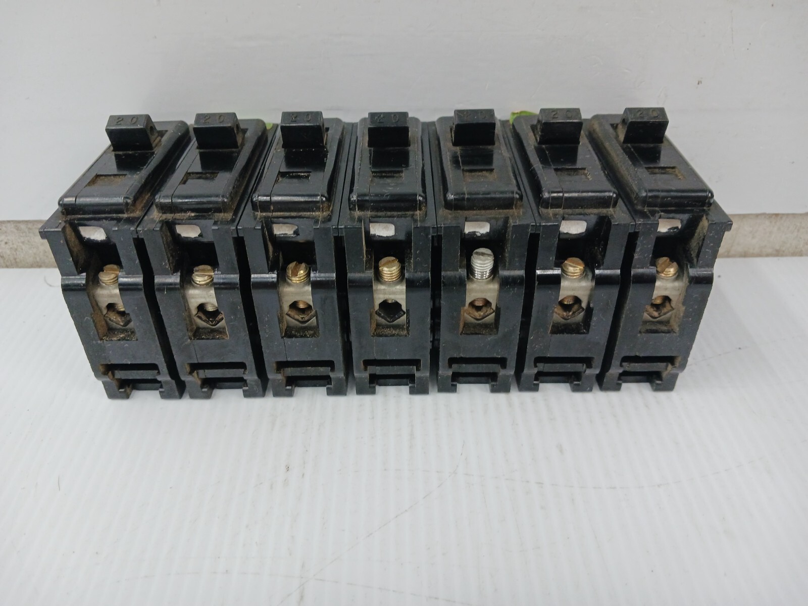 Lot Of Seven) ITE 20 Amp Plug-In/On Circuit Breaker 1 Pole 120/240 VAC EQ-P9412