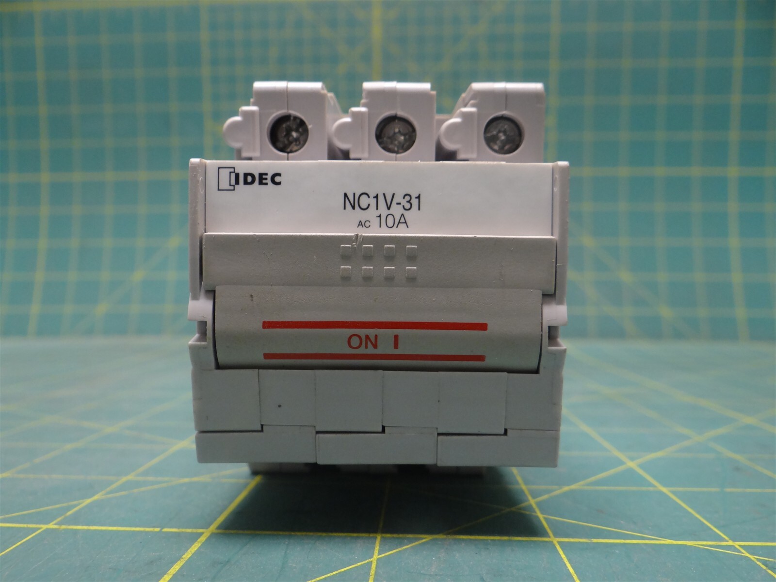 IDEC NC1V-3100-10AS Circuit Protector 3P Current Trip 10A Medium Time Delay, S