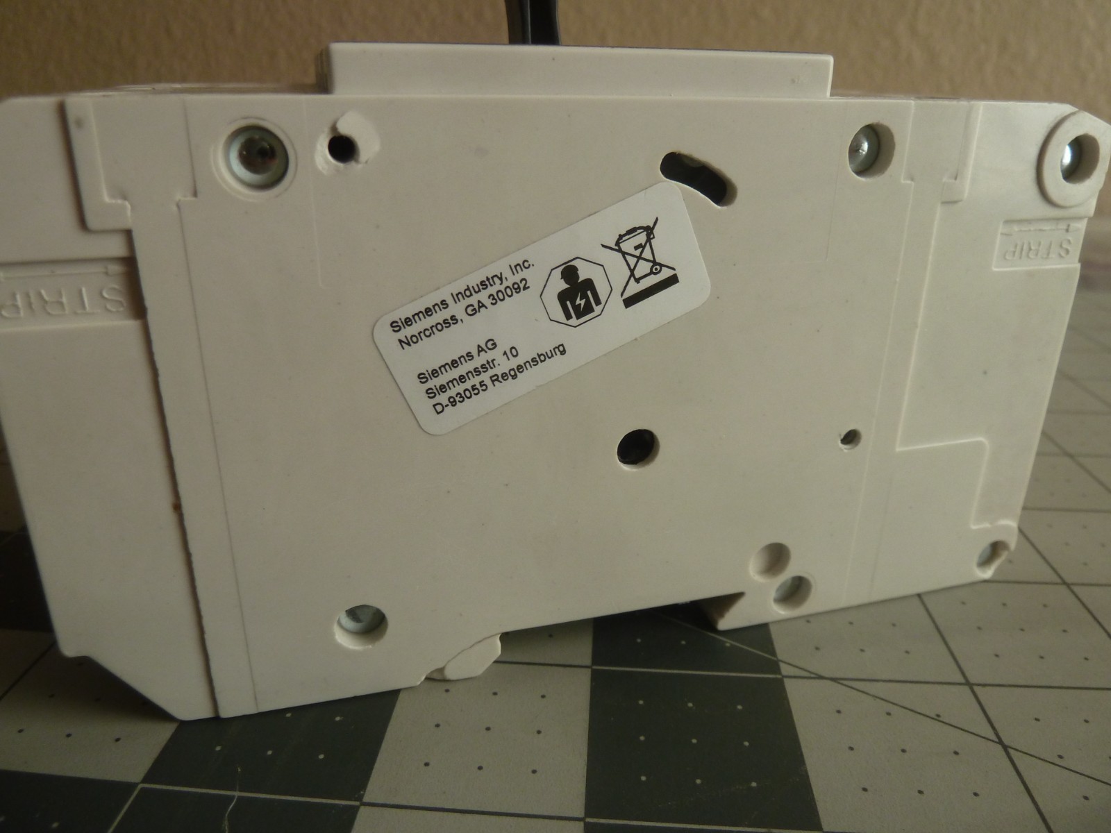 Siemens NGG3B050 Bolt-On Circuit Breaker: 600Y/347V AC – 50A – 3 pole – USED