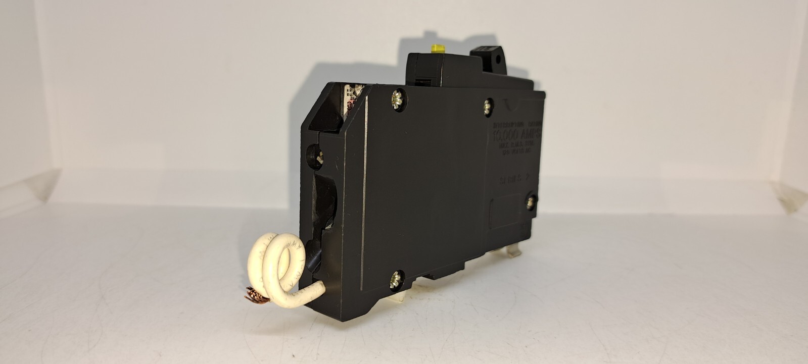 Square D QO115GFI 15 Amp 1 Pole 120V Ground Fault Circuit Breaker Flaw