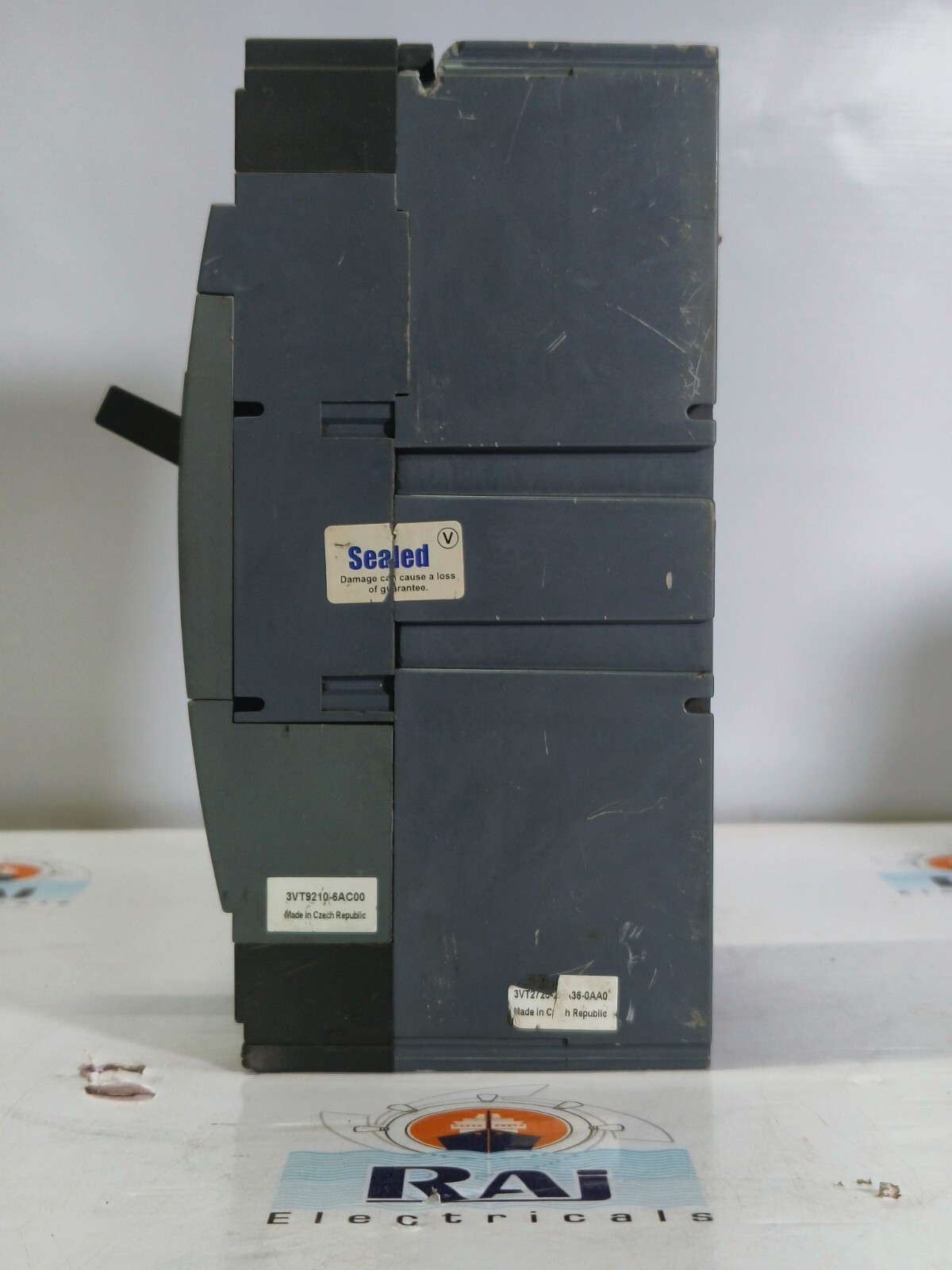 SIEMENS 3VT2 circuit breaker 3VT2 100 Amps Icu=36kA 415V AC 3-pole