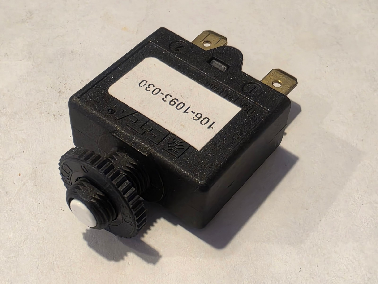 (4 pcs) E-T-A Circuit Breaker 1658-G21-02-P10-30A, 30A, Bass 106-1093-030 (NOS)