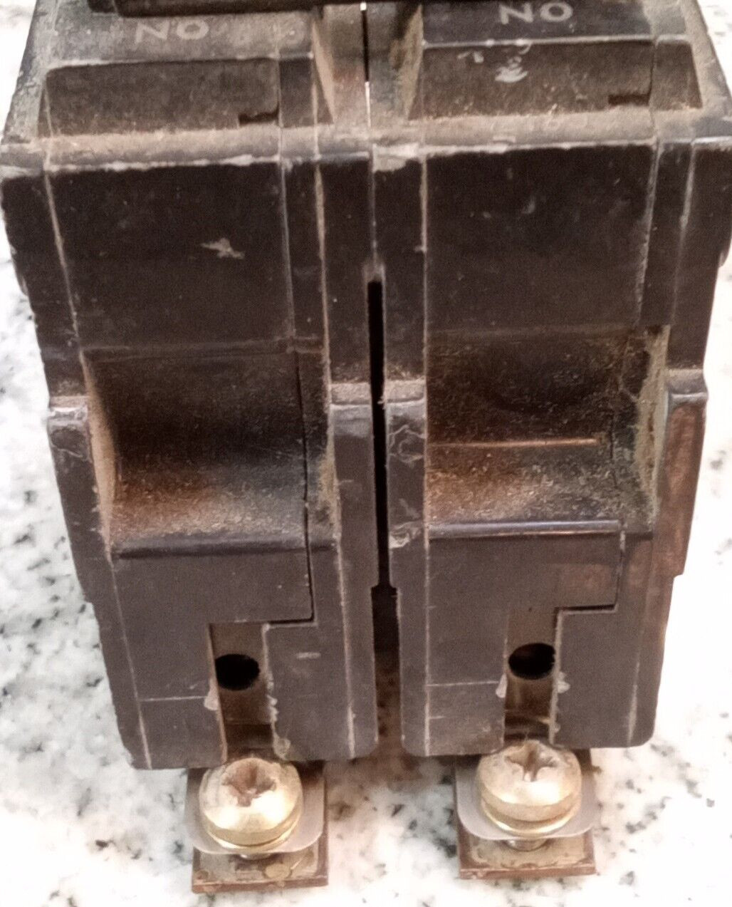 GE/BREAKER/THQB2135/ 35AMP/2POLE/ 10kA@240V/THQB/GROVE/Bolt-On/USE( L120