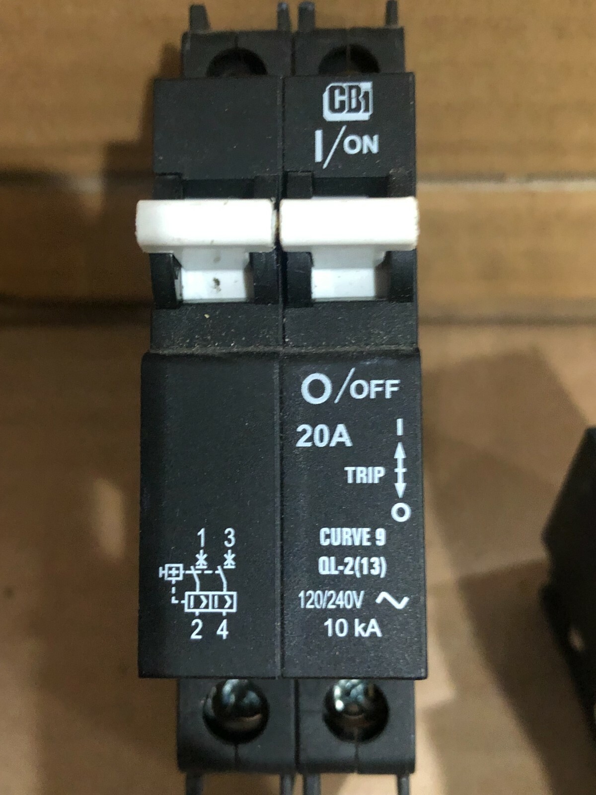 ( 2 PK)CBI QL-2(13) CIRCUIT BRAKER 2 POLE UNIT DP-3816 MOUNT ON VERTICAL SURFACE