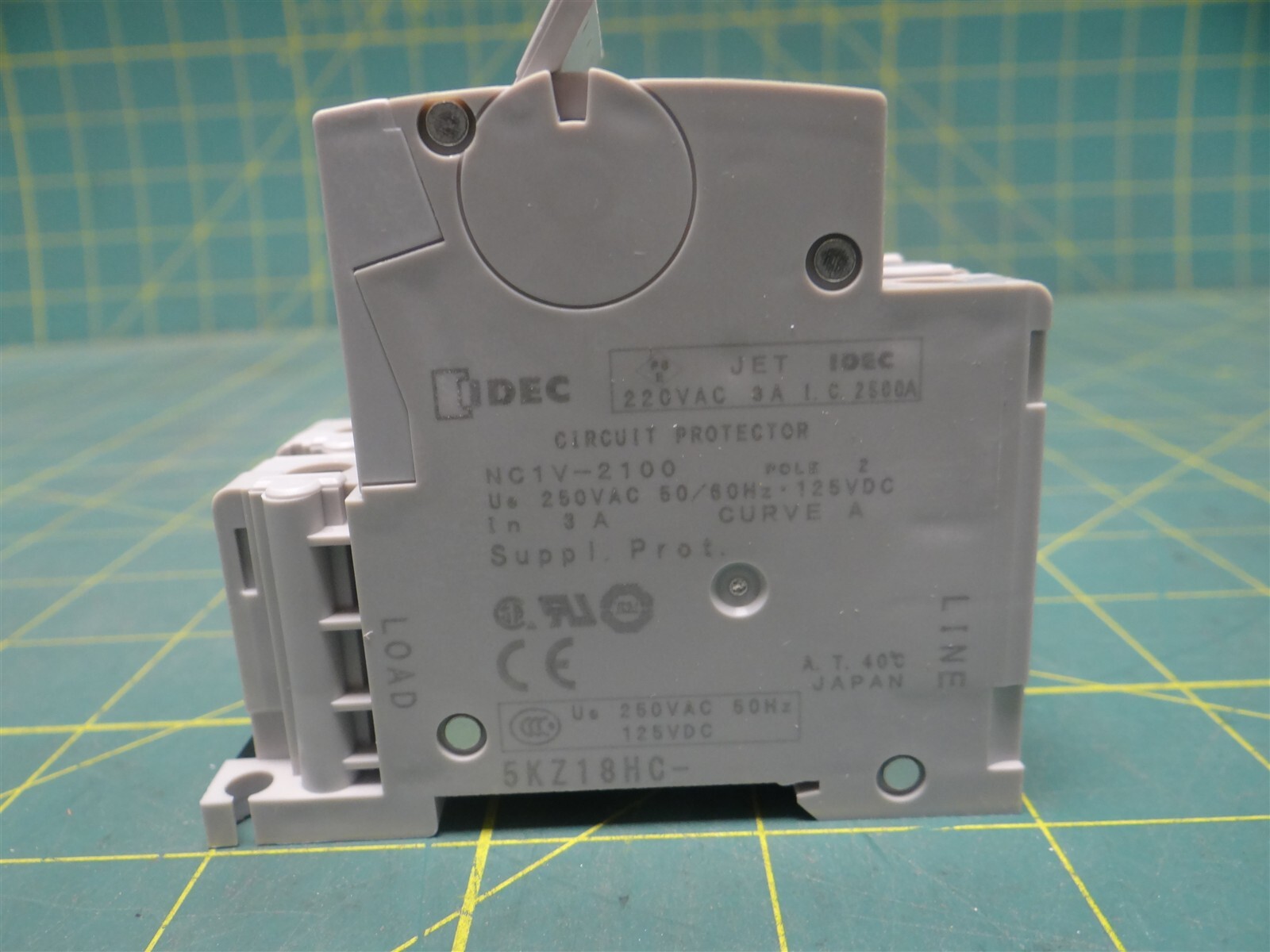 IDEC NC1V-2100-3AA Circuit Protector 2 Pole Current Trip 3 Amp Medium Time Delay