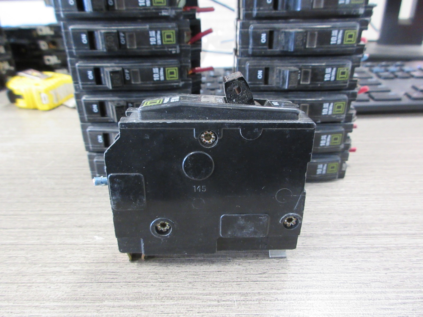 Square D Clip-On Circuit Breaker QOB120 20A 120/240V 1P *Lot of 20* Used