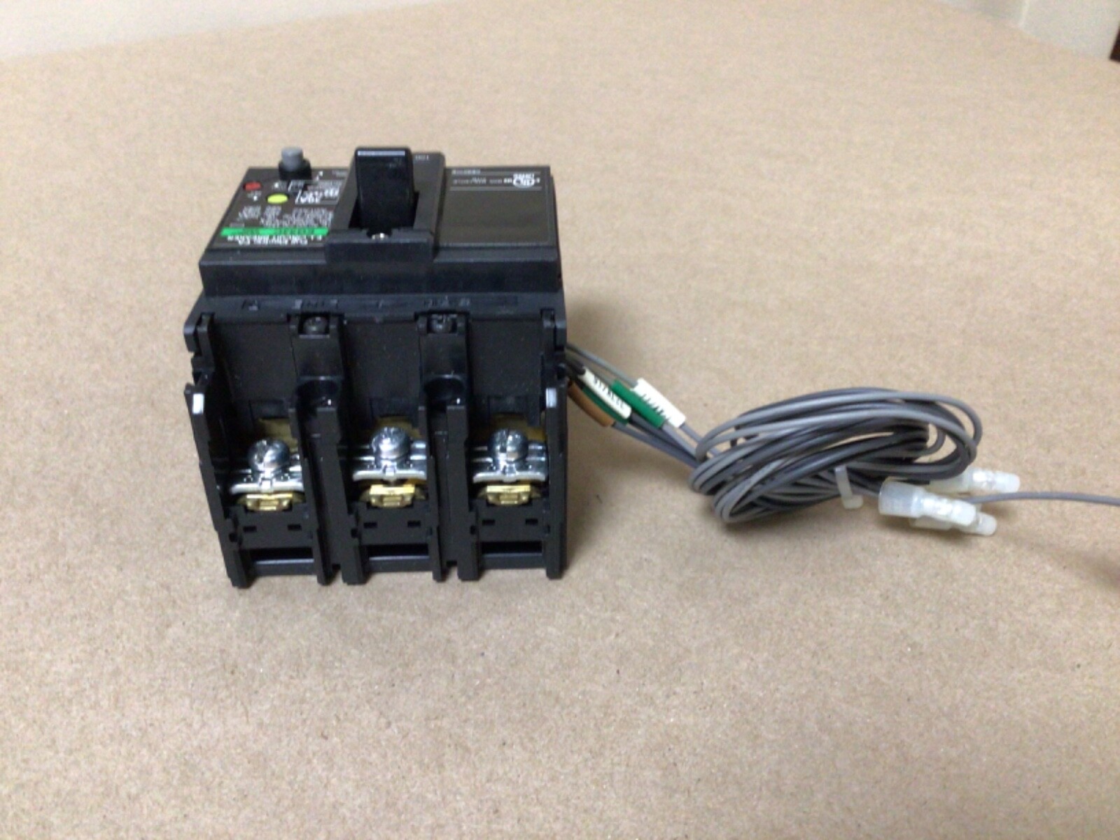 Fuji Electric Circuit Breaker, EG53C/ 30A / 100-230-440VAC/200mA #268PT36FML