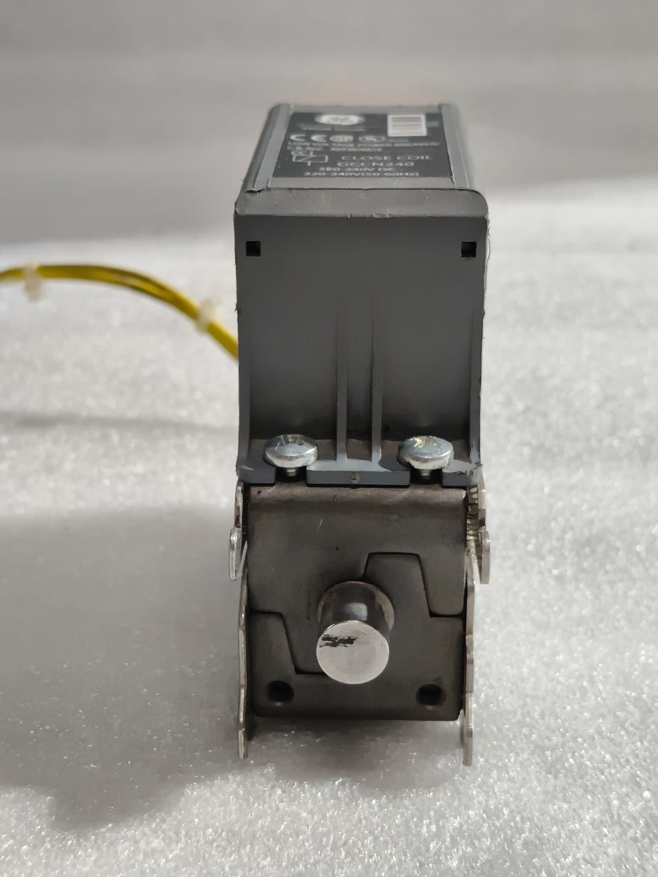 GE GCCN240 CLOSE COIL 220-240V DC 350VA LOW VOLTAGE POWER BREAKER FAST