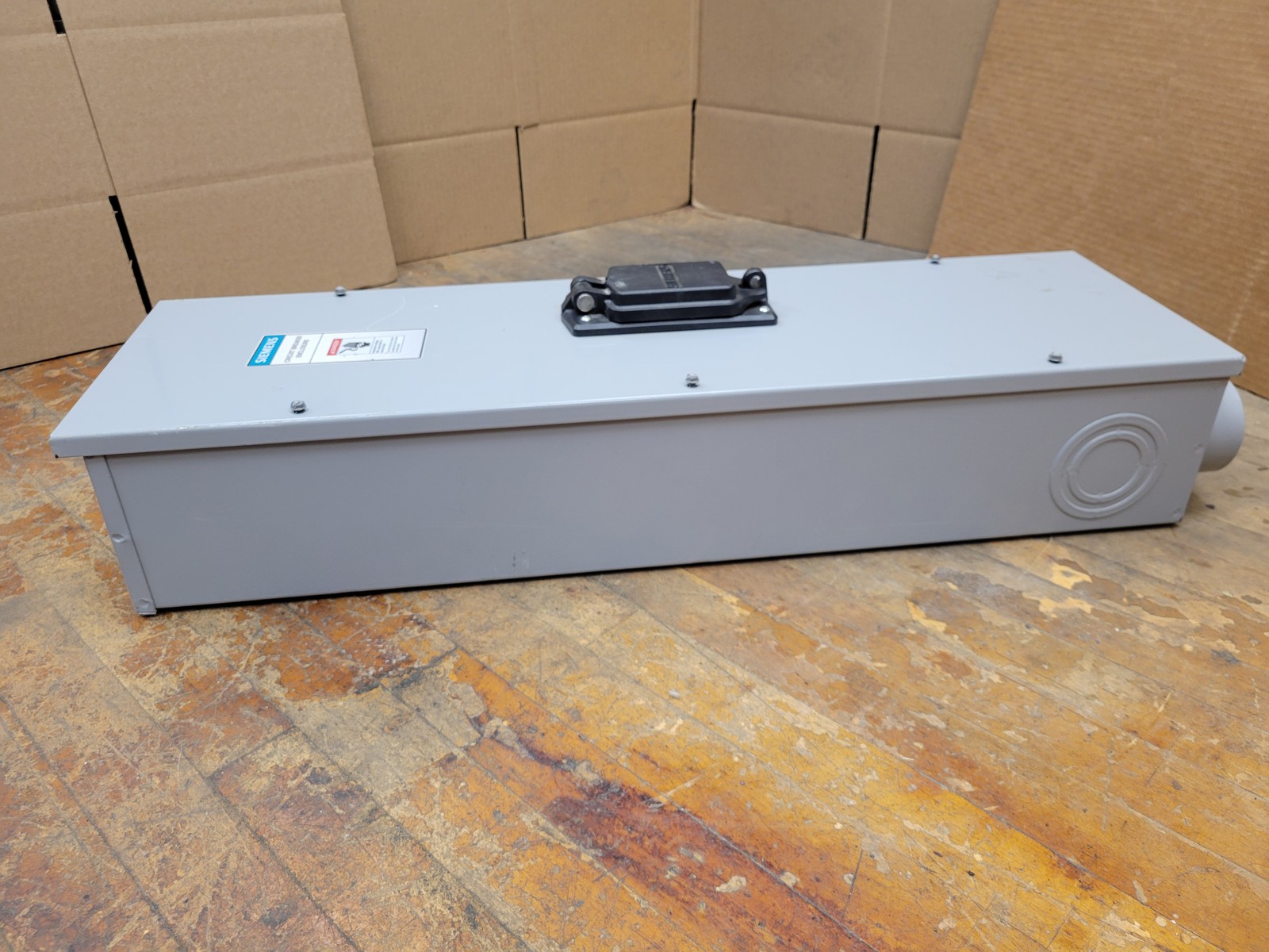 Siemens QR2N3R3 Circuit Breaker Enclosure 250A 240V 3P w Hardware