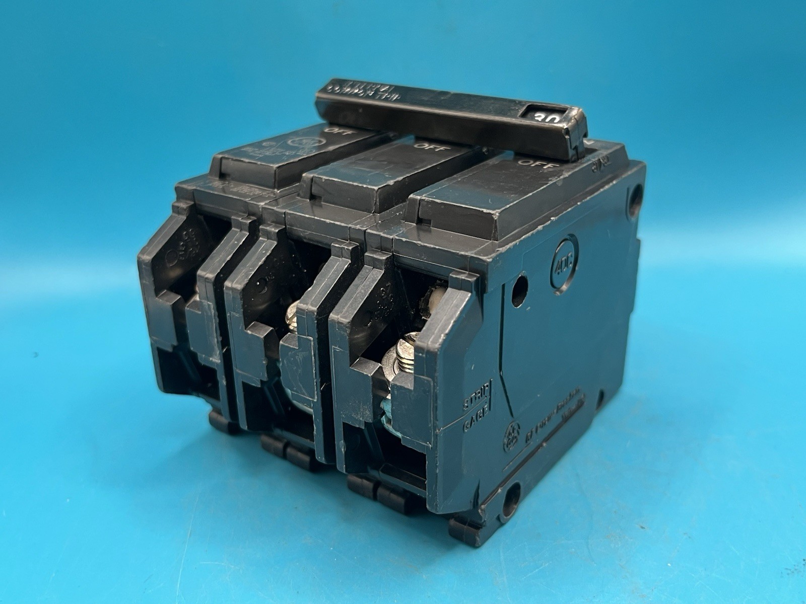 GE THQL32030 3 Pole 30 A Plug-In Circuit Breaker