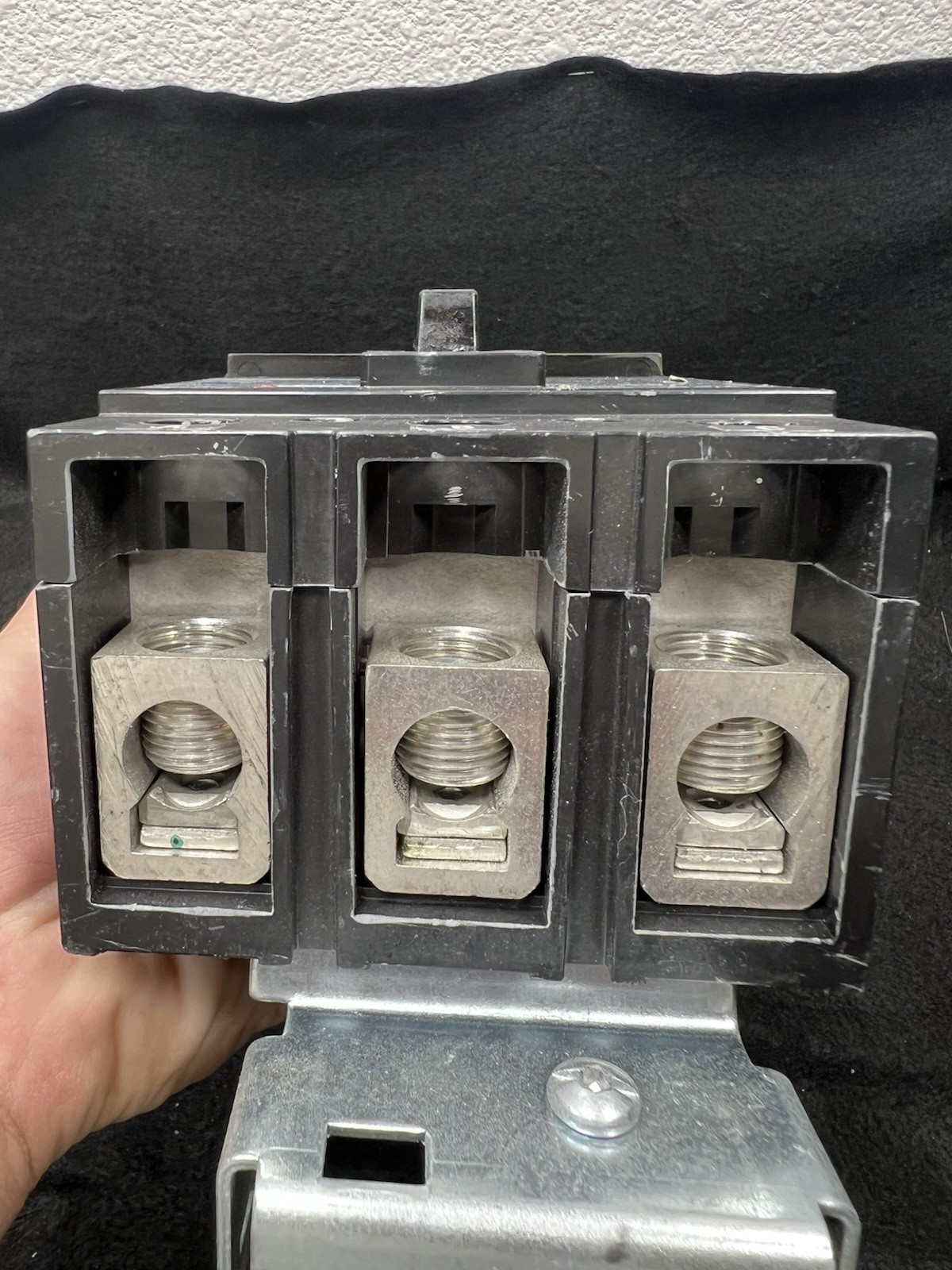 QGA32200 NEW TAKE OUT SQUARE D 3-P 200A 240V I-LINE CIRCUIT BREAKER