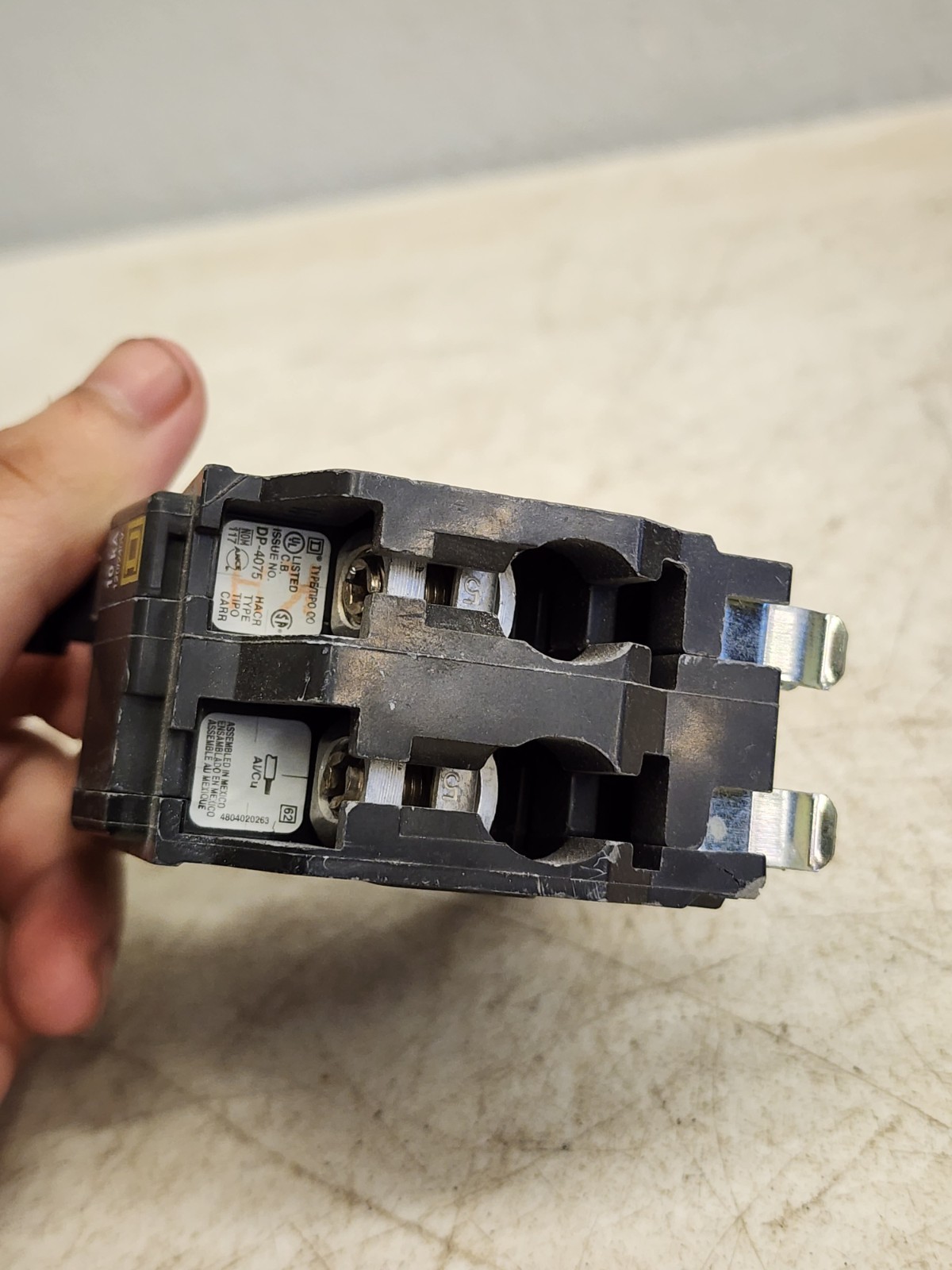 (3) Square D QO240 40 Amp 2 Pole Yellow “D” QO Plug-in Circuit Breaker 120/240