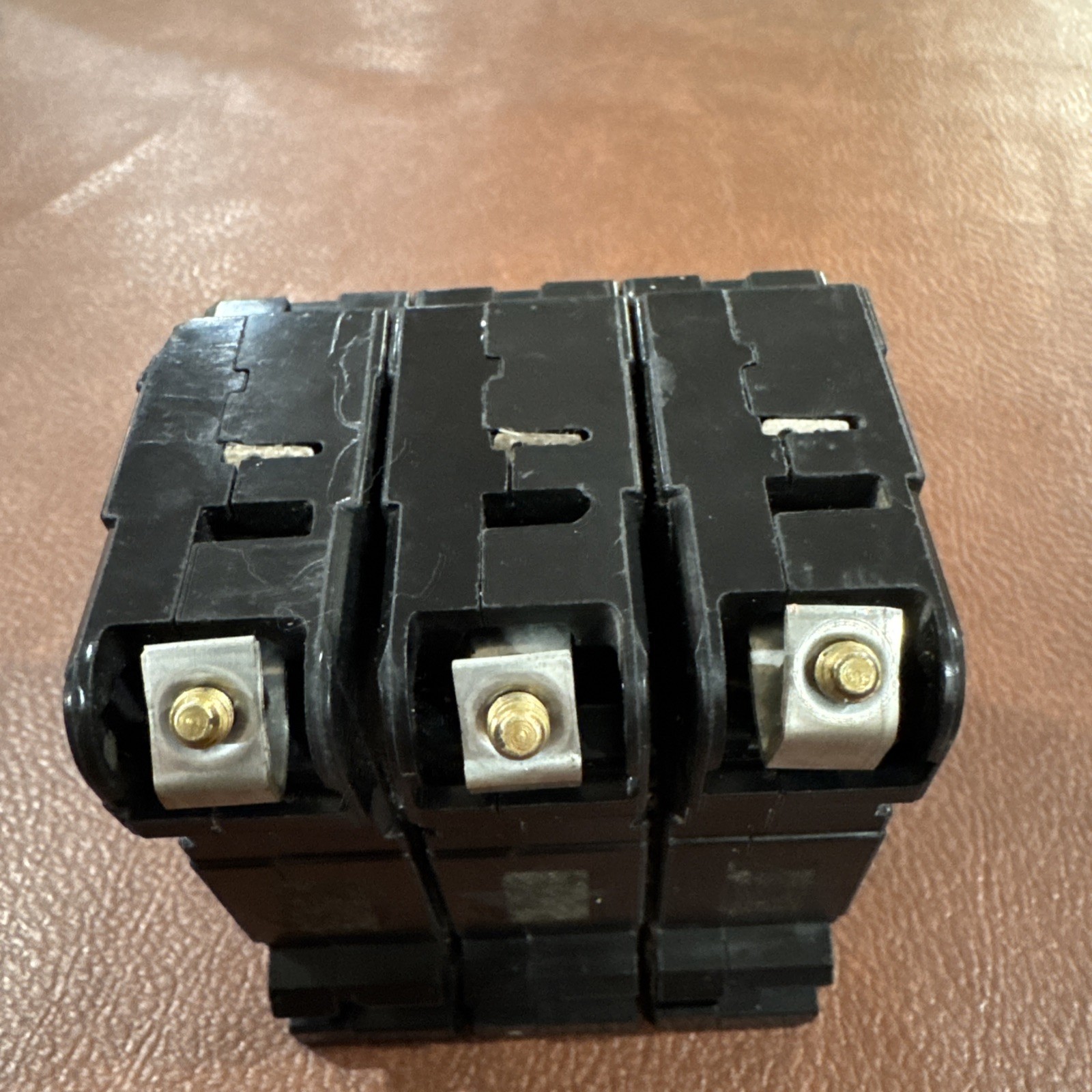 Square D EHB34040 40 AMP 480/277 VOLT 3 POLE CIRCUIT BREAKER 3P 40A