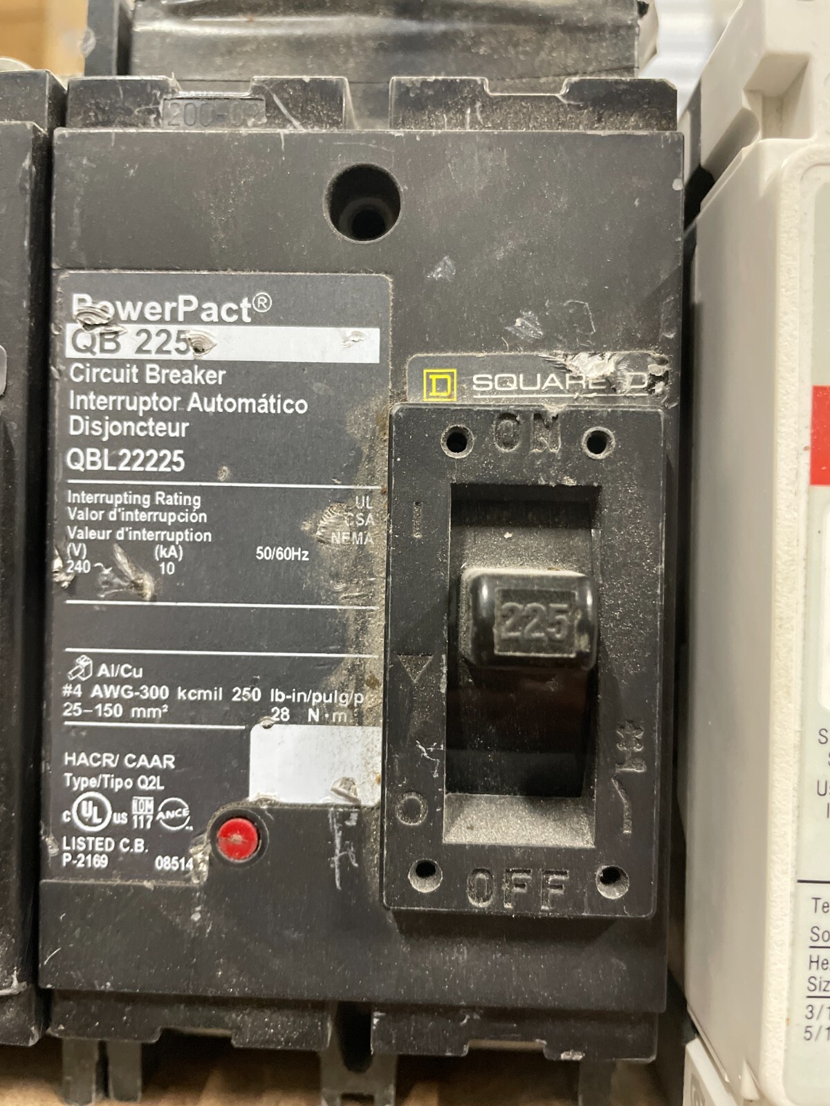 QBL22225 – SQUARE D 225A AMP 2P POLE 10kA@240V FEED THROUGH CIRCUIT BREAKER