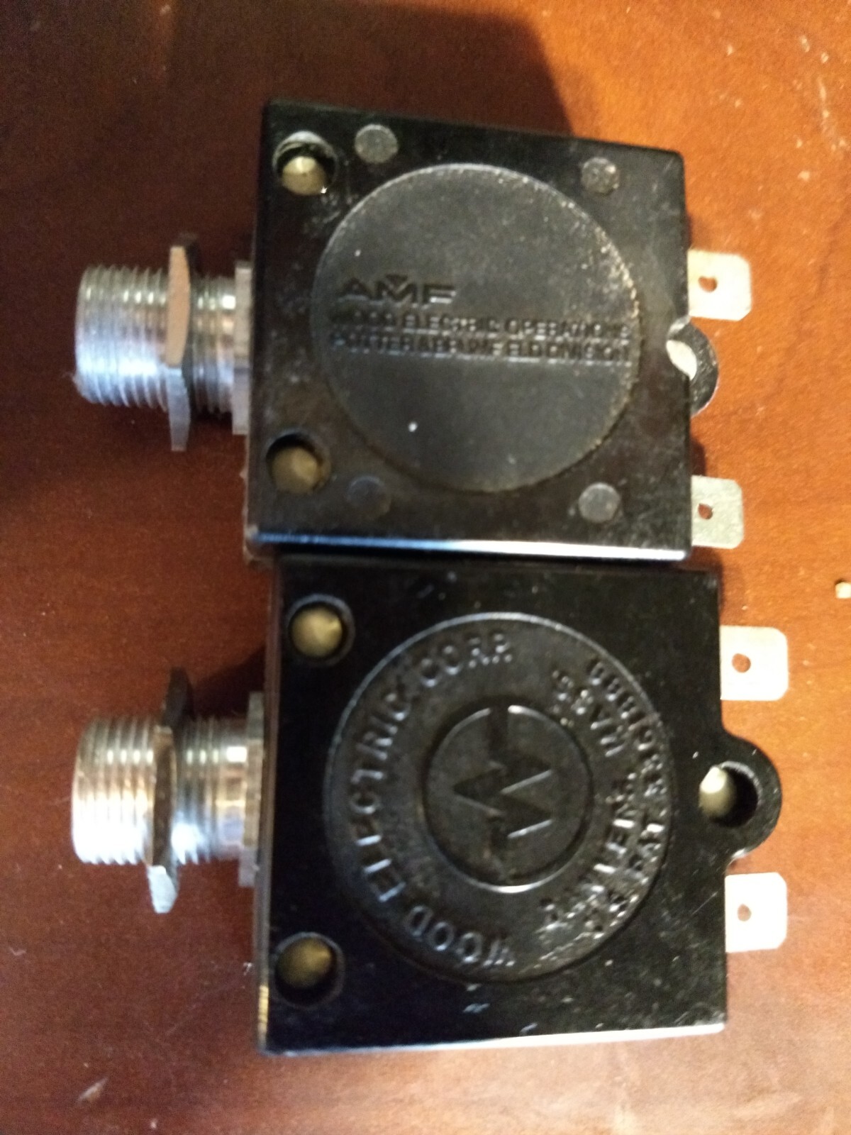 2pcs / 1Pair 375-205-222 WOOD ELECTRIC / AMF 5Amp PUSHBUTTON CIRCUIT BREAKER