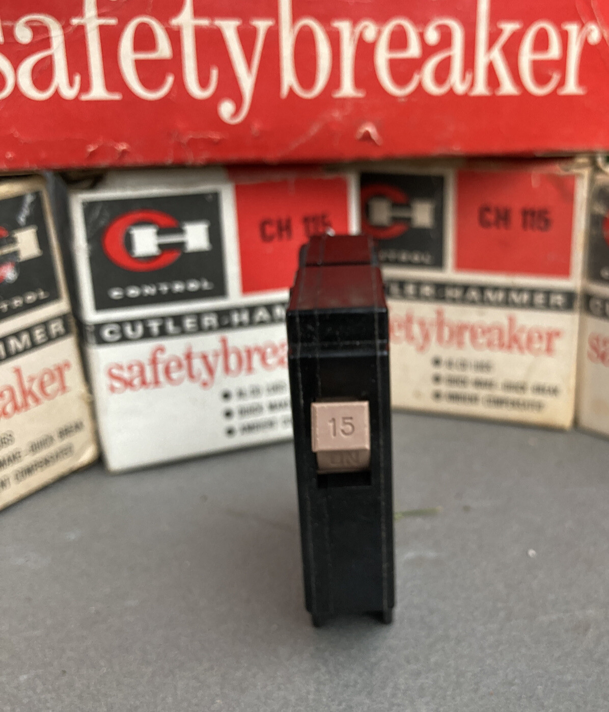 CH115 Cutler-Hammer Type CH 1 Pole 15 Amp 120V HALF NOTCH METAL FOOT (NEW!!)