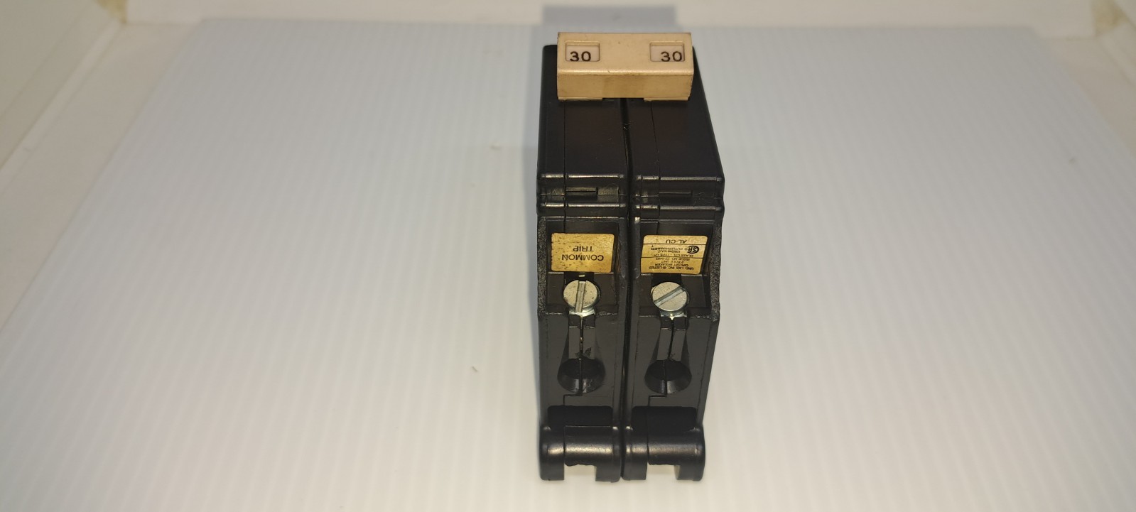 Cutler Hammer EATON CH230 2 Pole 30 Amp 120/240V Circuit Breaker Flaw