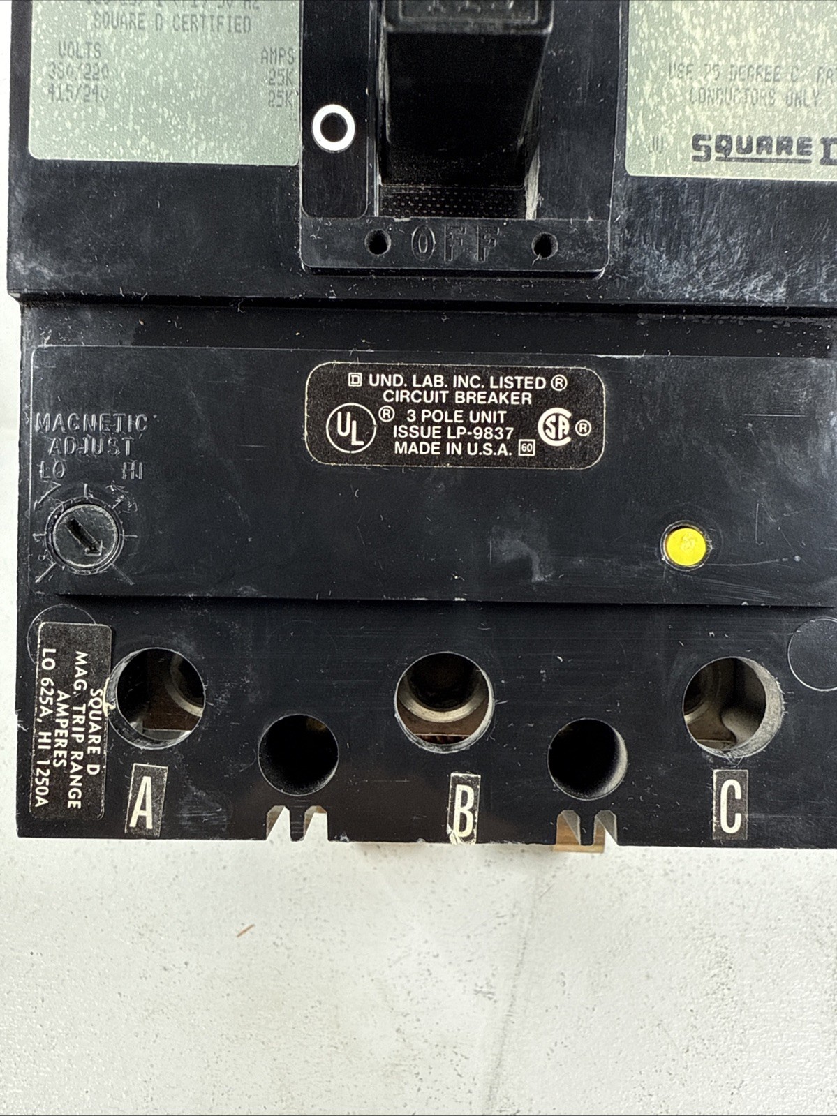 Square D KA36125 molded case circuit breaker. 600V AC and 250V DC