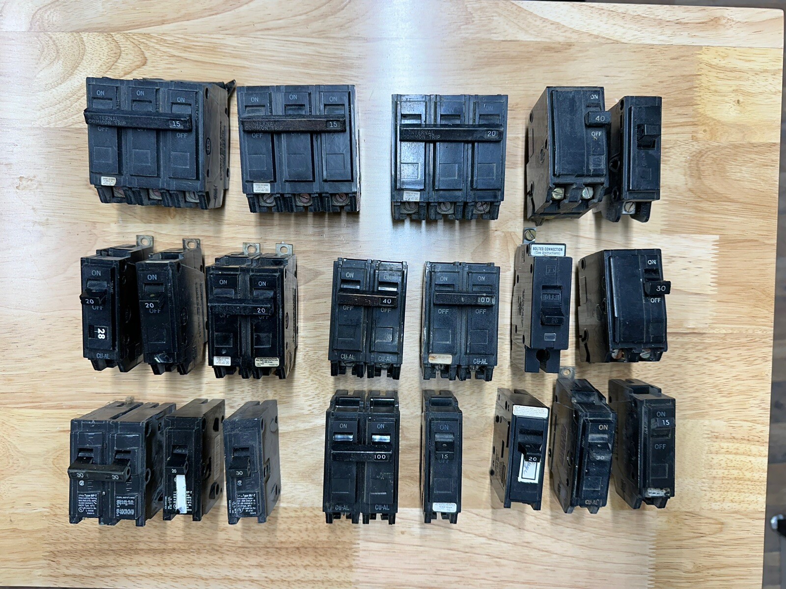Mixed Lot Of 20 Circuit Breakers 1 2 3 Pole 15 20 30 40 100 Amp CTL MP-T Used