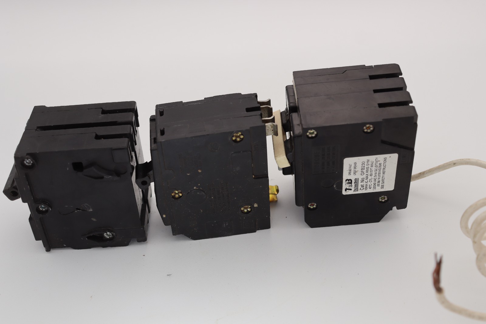Assorted lot of 8- 15 Amp 1 and 2 Pole Circuit Breakers *See Description*