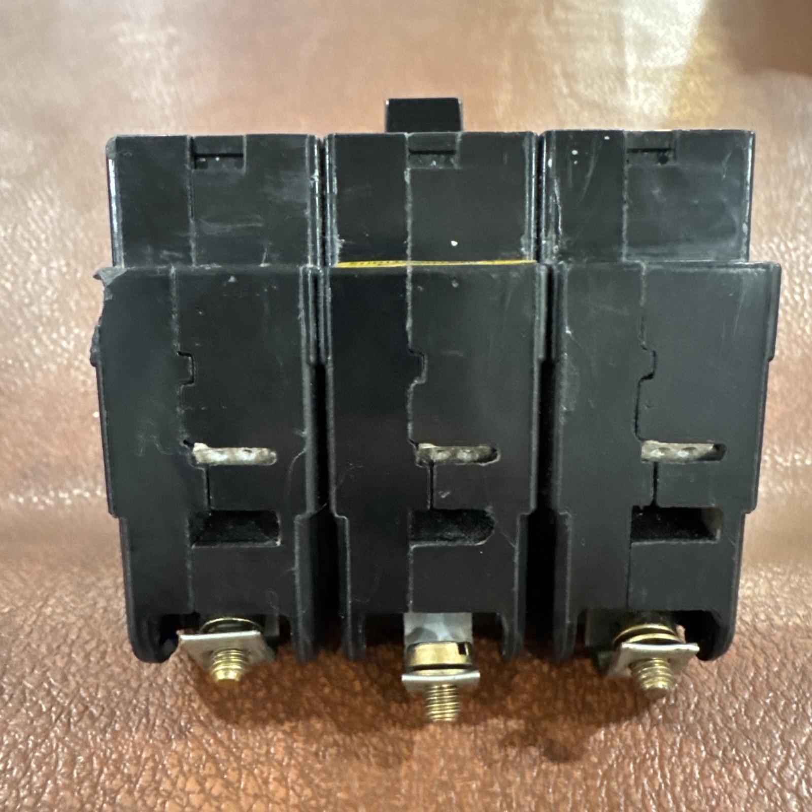 Square D EHB34040 40 AMP 480/277 VOLT 3 POLE CIRCUIT BREAKER 3P 40A